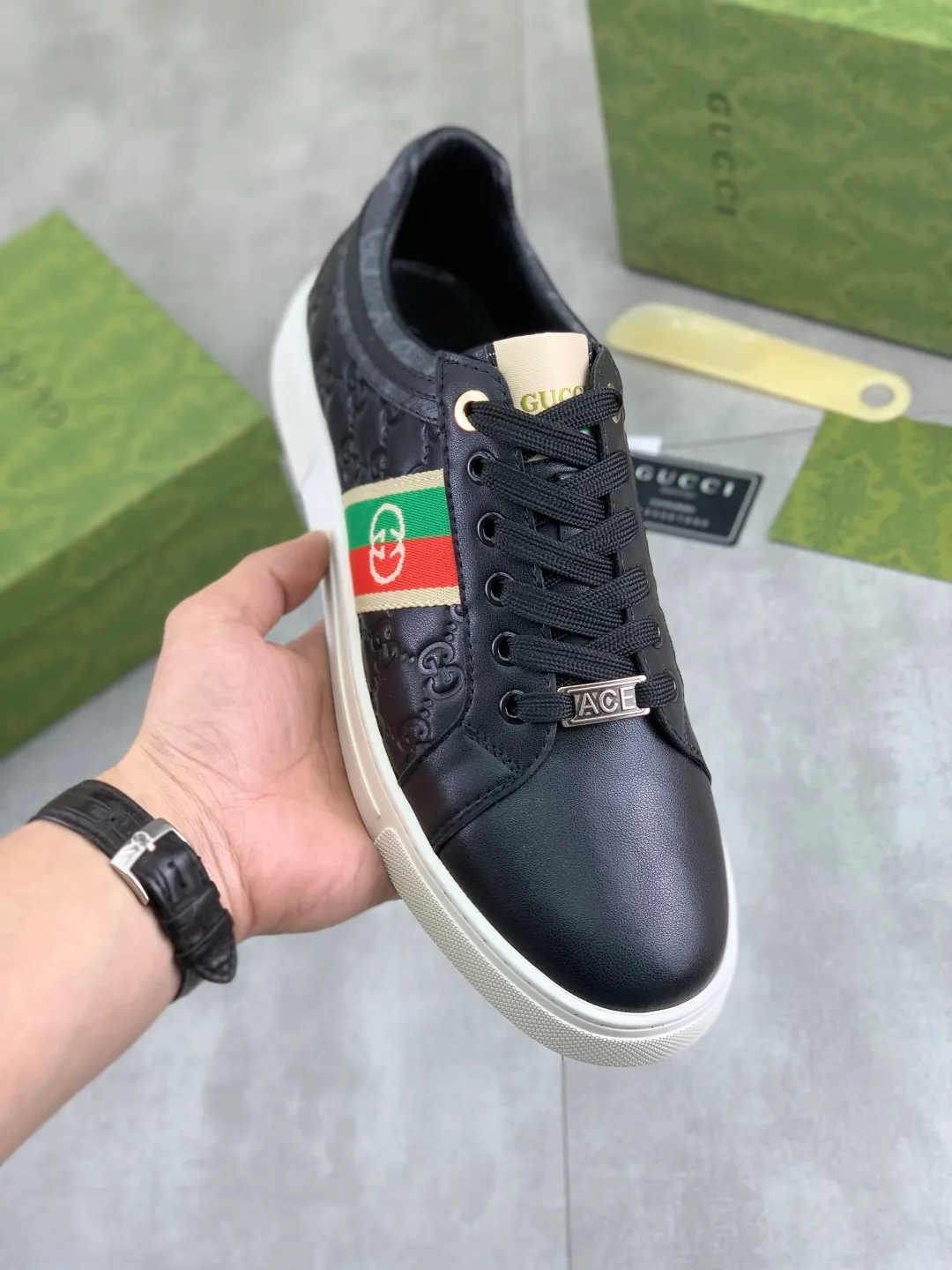 Men's Men's Shoes P420 💰[New Style] 🆘 The latest model from Gucci's official website🎁Classic casual and fashionable men's shoes👟Hot style💥Simple and elegant style, exclusive for trendy men. Unique latest brand elements from the official website👑Gucci original decoration, fashionable and generous, made of original soft calfskin fabric➕Comfortable soft sheepskin lining ✅The official website specifies wear-resistant rubber outsole_full of elasticity, classic model taken in real life🎬Color: 2️⃣colors available😍Number: 38-44